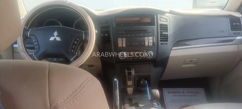 ميتسوبيشي باجيرو 2014 for Sale in أبو ظبي Image-6