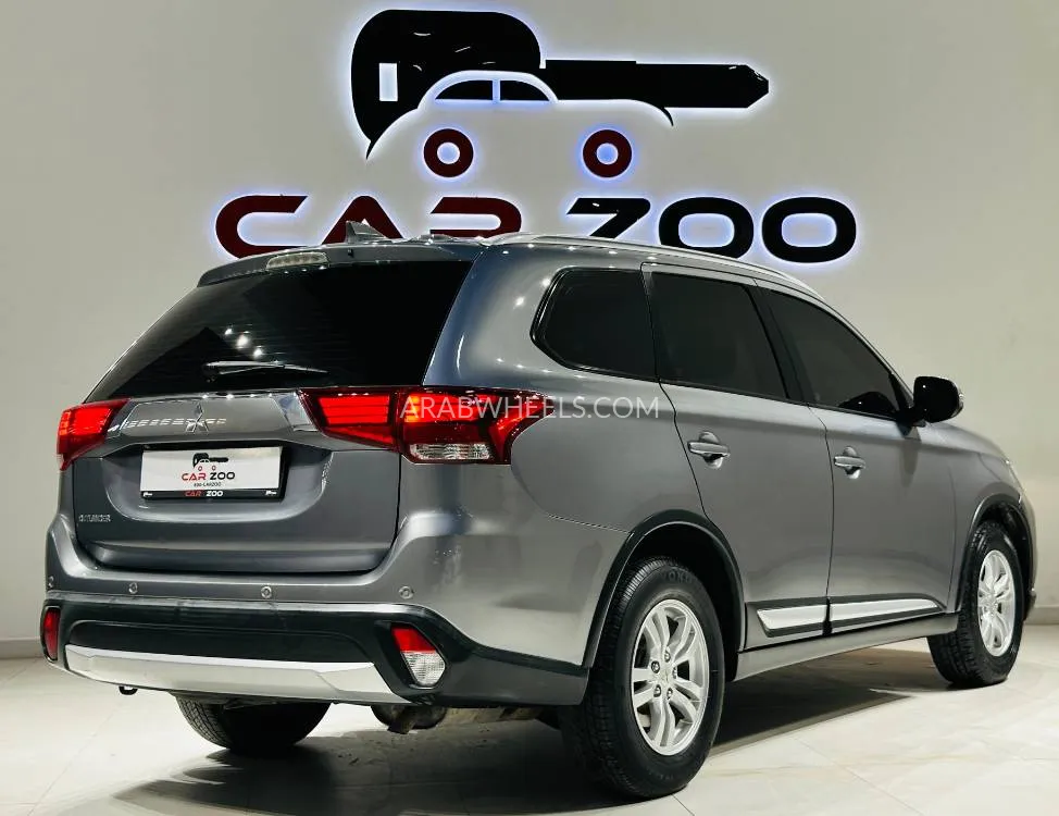 Mitsubishi Outlander 2017 for Sale in Dubai Image-5