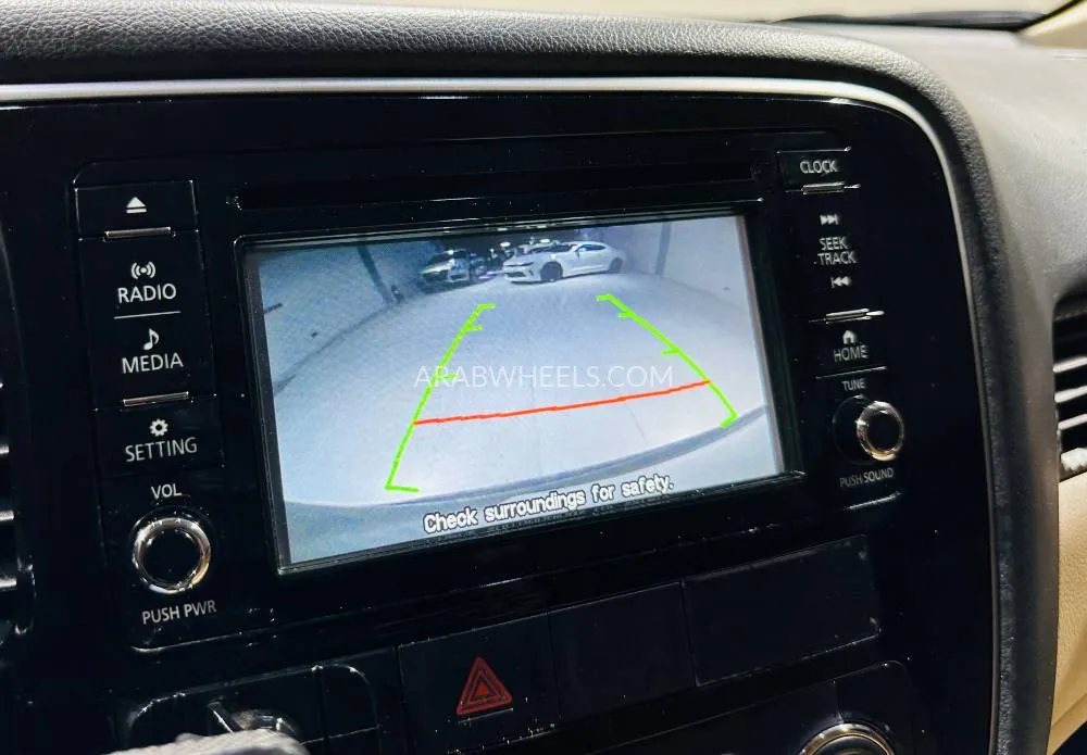 Mitsubishi Outlander 2017 for Sale in Dubai Image-15