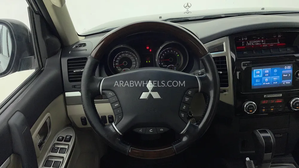 Mitsubishi Pajero 2016 for Sale in Dubai Image-17