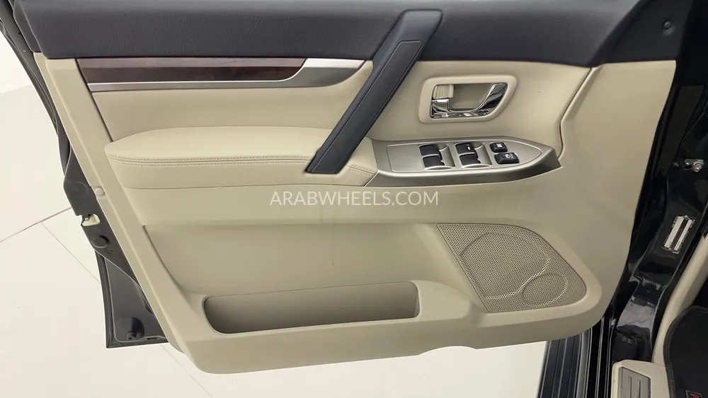 Mitsubishi Pajero 2016 for Sale in Dubai Image-19