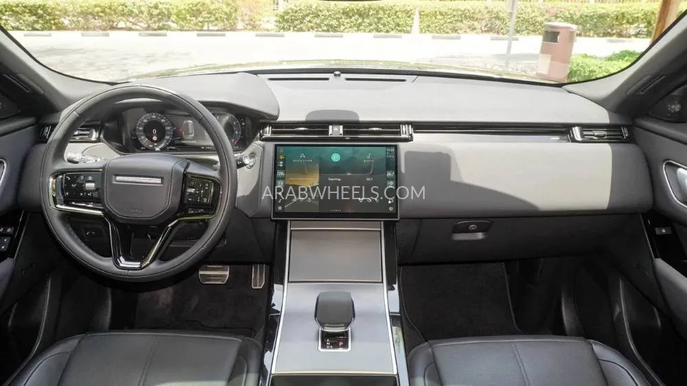 لاند روفر رينج روفر فيلار 2025 for Sale in دبي Image-8