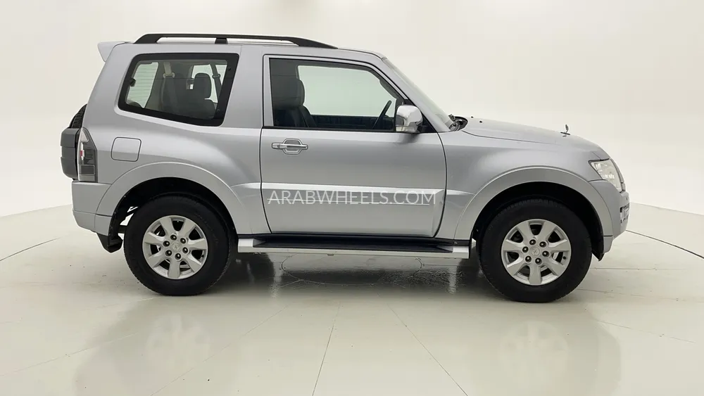 Mitsubishi Pajero 2016 for Sale in Dubai Image-2