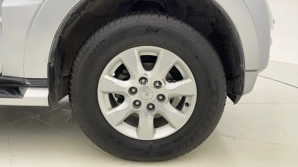 Mitsubishi Pajero 2016 for Sale in Dubai Image-10