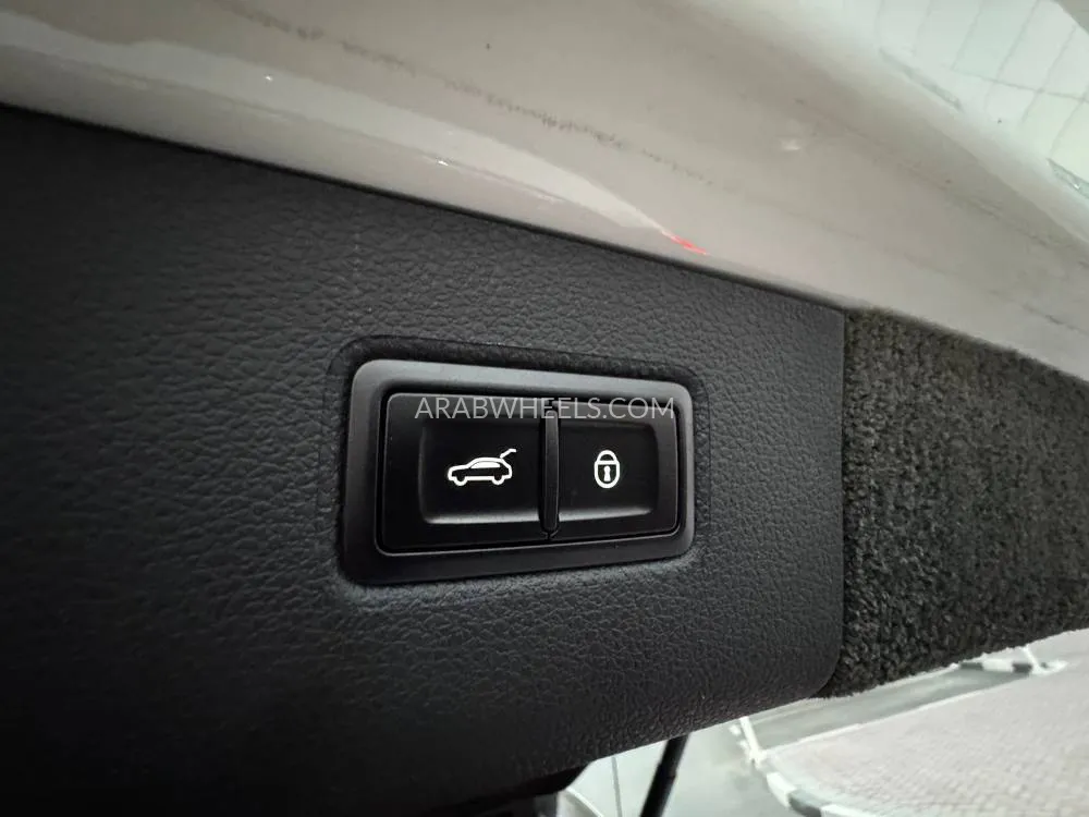 Bentley Bentayga 2018 for Sale in Dubai Image-21