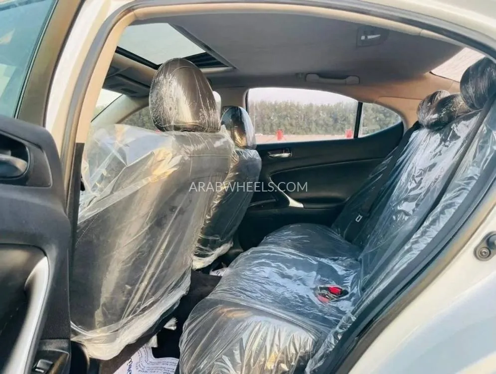 Lexus IS 2011 for Sale in Sharjah Image-10