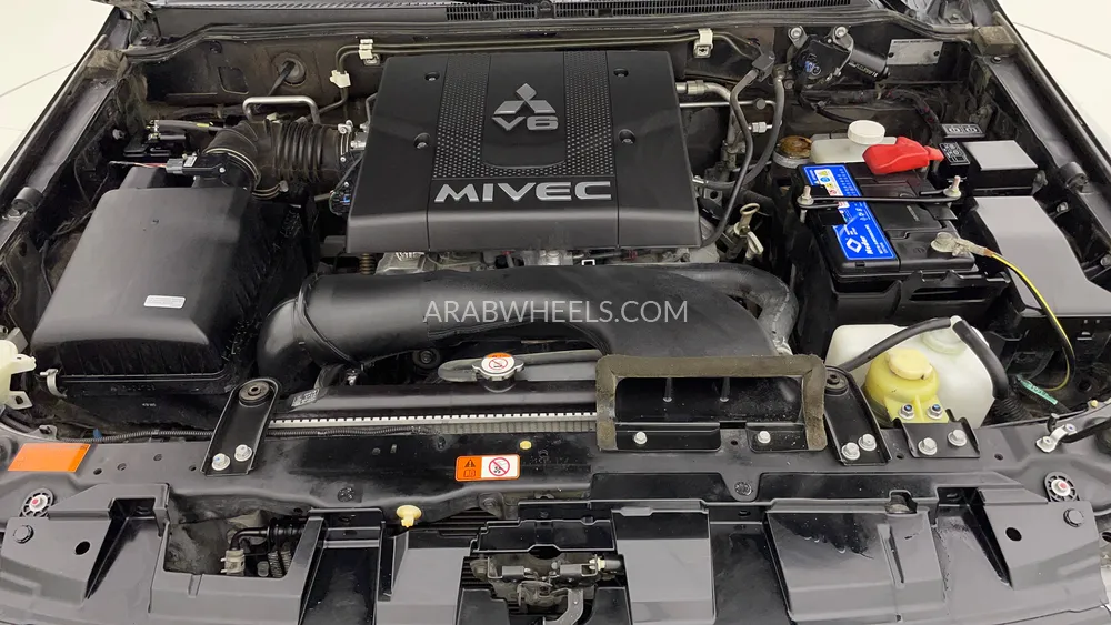 Mitsubishi Pajero 2020 for Sale in Dubai Image-9