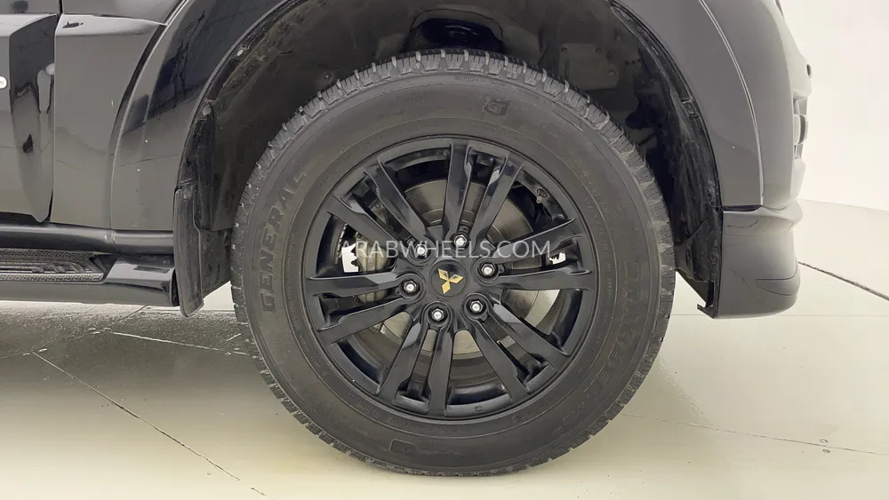 Mitsubishi Pajero 2020 for Sale in Dubai Image-10