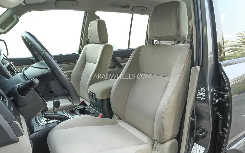 Mitsubishi Pajero 2019 for Sale in Sharjah Image-7