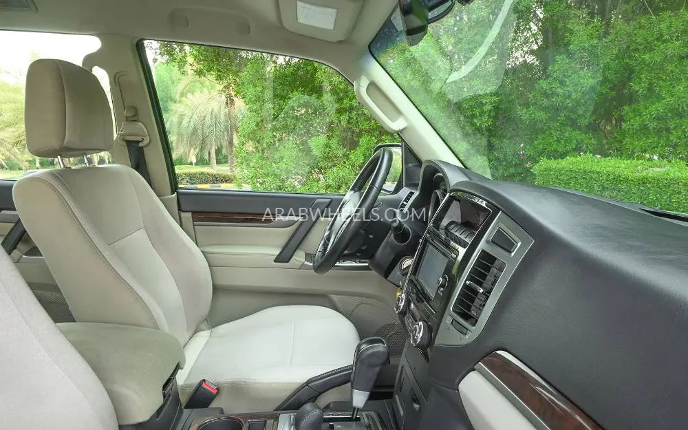 Mitsubishi Pajero 2019 for Sale in Sharjah Image-13