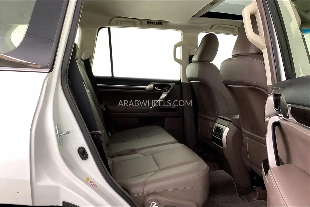 Lexus GX 2017 for Sale in Sharjah Image-13