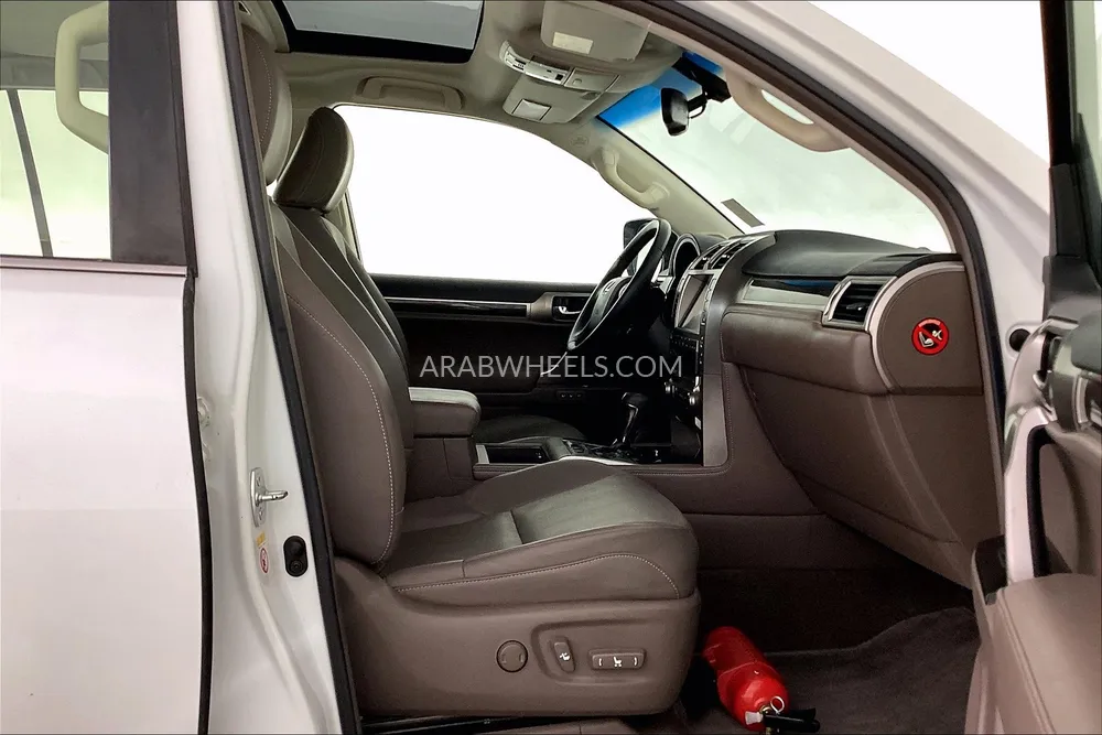 Lexus GX 2017 for Sale in Sharjah Image-18