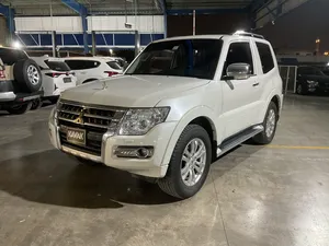 Mitsubishi Pajero 2.0L GLX (4WD) Full Option 2018 for Sale