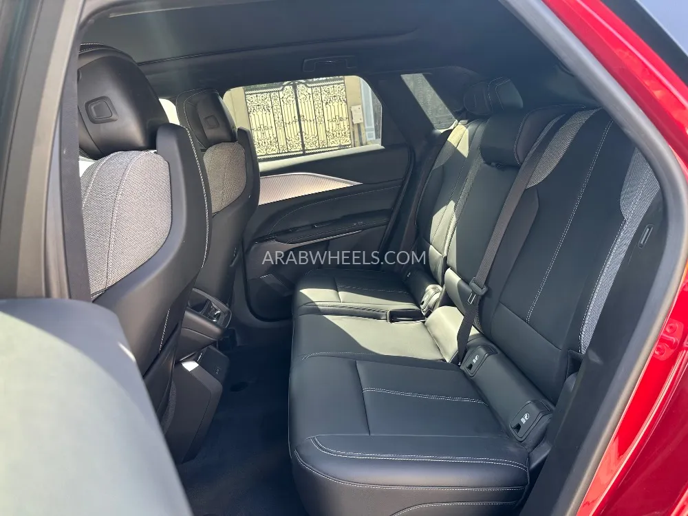 Cadillac LYRIQ 2024 for Sale in Dubai Image-10