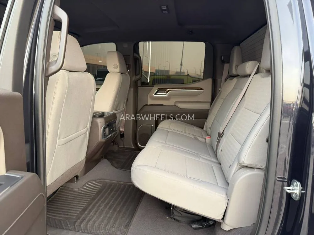 GMC Sierra 2023 for Sale in Abu Dhabi Image-8