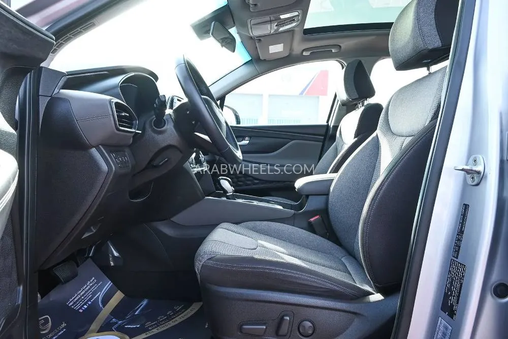 Hyundai Santa Fe 2020 for Sale in Sharjah Image-5
