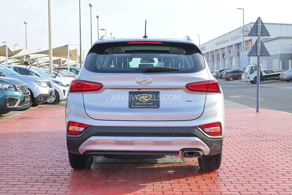 Hyundai Santa Fe 2020 for Sale in Sharjah Image-19