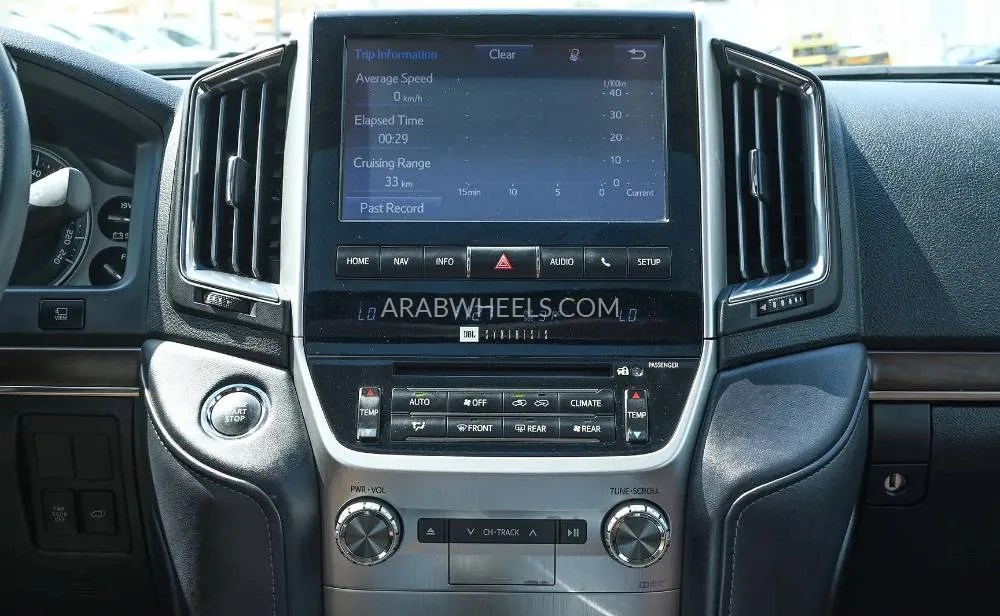 تويوتا لاند كروزر 2017 for Sale in الشارقة Image-10