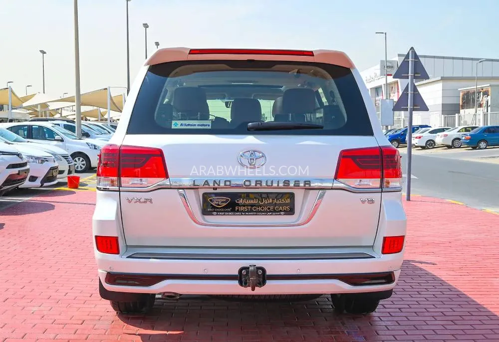 تويوتا لاند كروزر 2017 for Sale in الشارقة Image-18