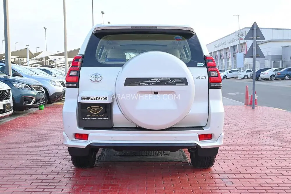 تويوتا لاند كروزر برادو 2022 for Sale in الشارقة Image-18