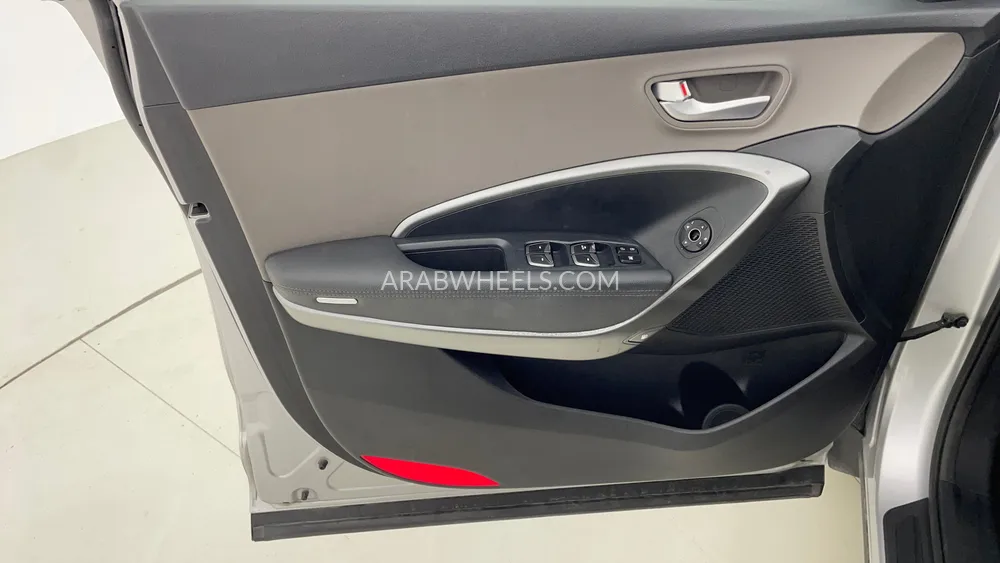 Hyundai Santa Fe 2018 for Sale in Dubai Image-17