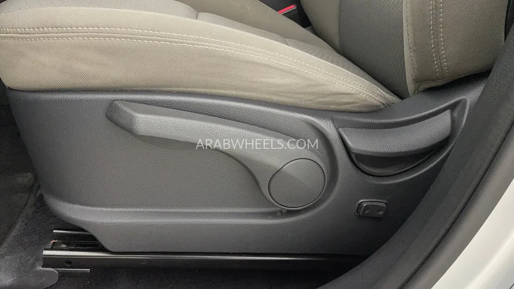 Hyundai Santa Fe 2018 for Sale in Dubai Image-19