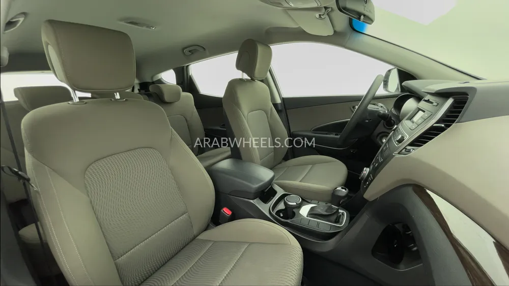 Hyundai Santa Fe 2018 for Sale in Dubai Image-22