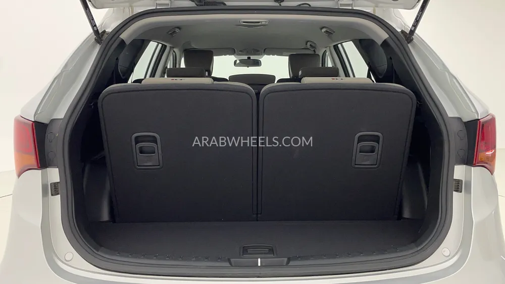 Hyundai Santa Fe 2018 for Sale in Dubai Image-24