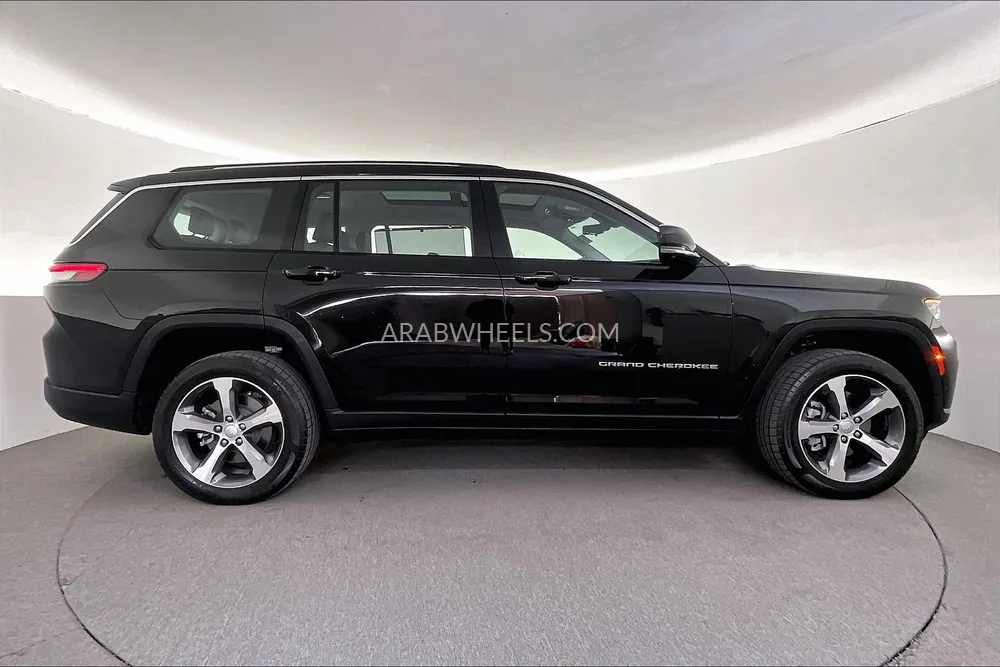 جيب جراند شيروكي إل 2023 for Sale in الشارقة Image-7