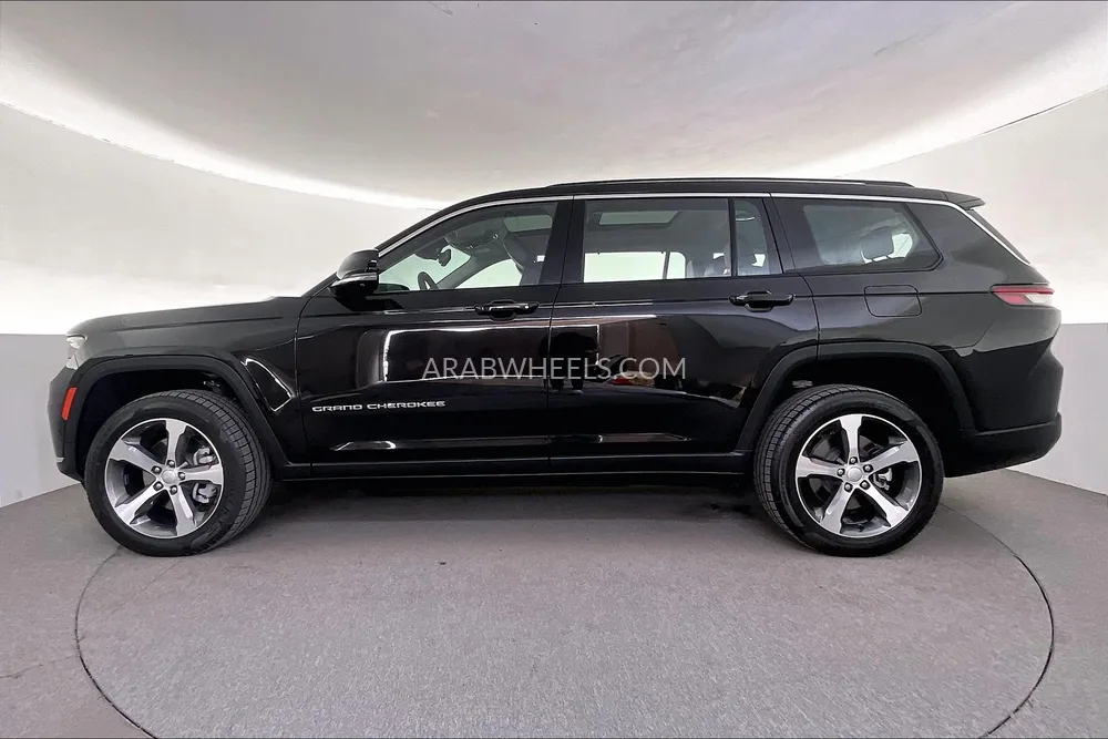 جيب جراند شيروكي إل 2023 for Sale in الشارقة Image-8