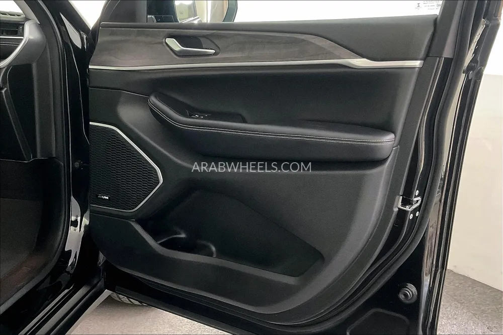 جيب جراند شيروكي إل 2023 for Sale in الشارقة Image-25