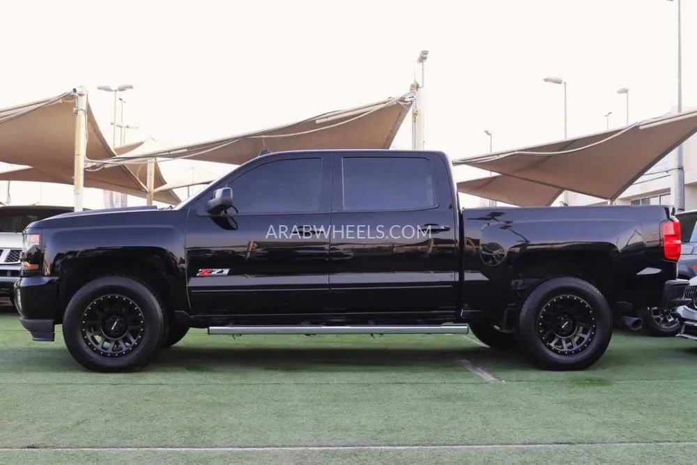 Chevrolet Silverado 2017 for Sale in Sharjah Image-4