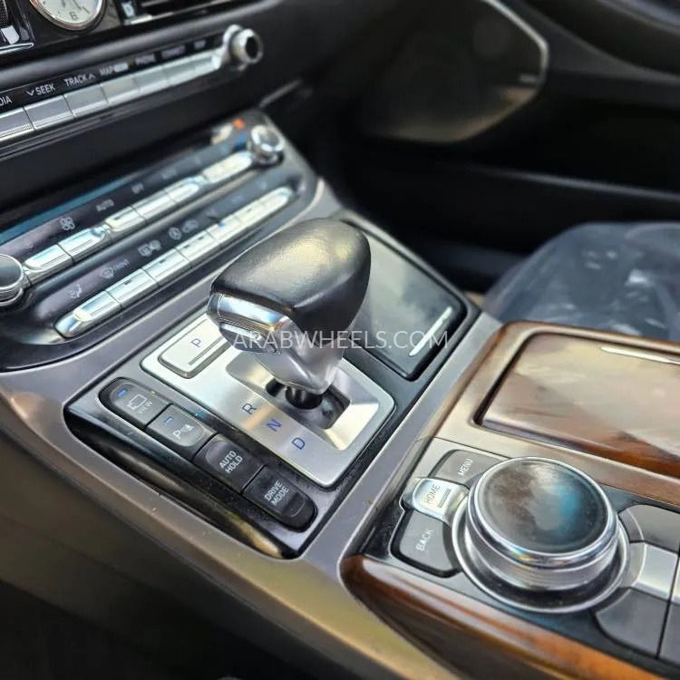 Genesis G90 2018 for Sale in Sharjah Image-14