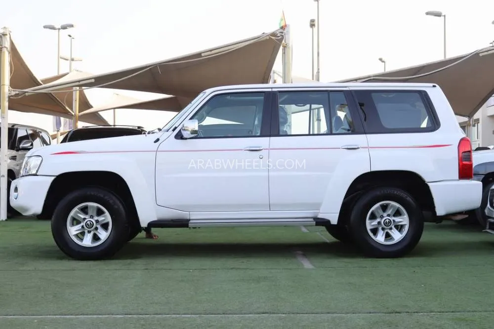 Nissan Patrol 2021 for Sale in Sharjah Image-4