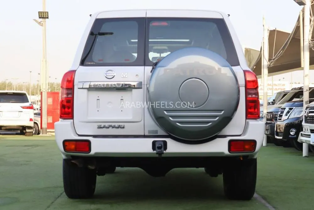 Nissan Patrol 2021 for Sale in Sharjah Image-9
