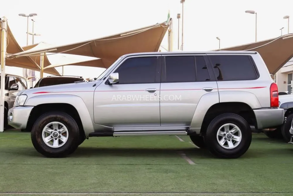 Nissan Patrol 2021 for Sale in Sharjah Image-4