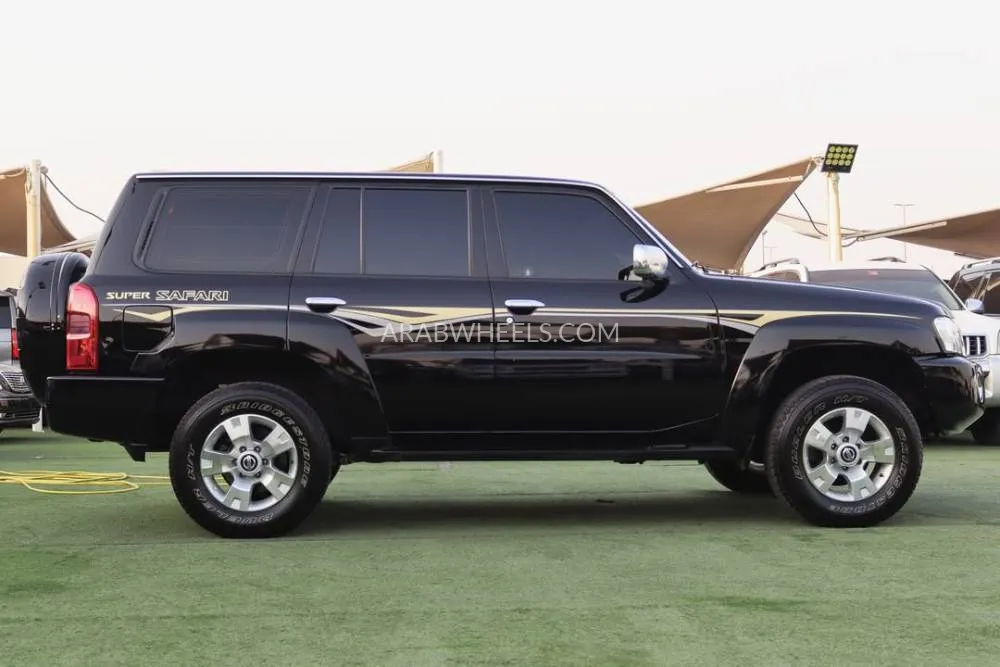 Nissan Patrol 2024 for Sale in Sharjah Image-3