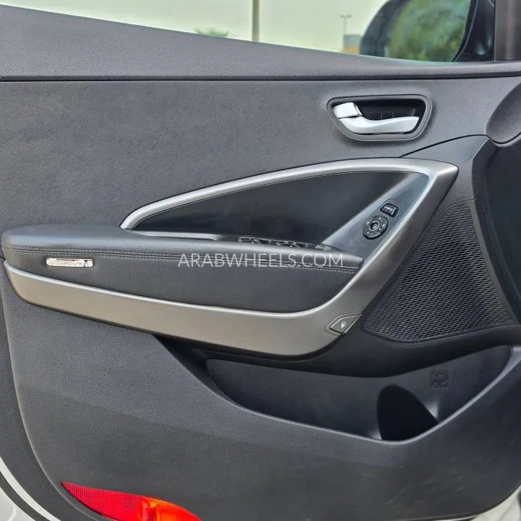Hyundai Santa Fe 2015 for Sale in Sharjah Image-7