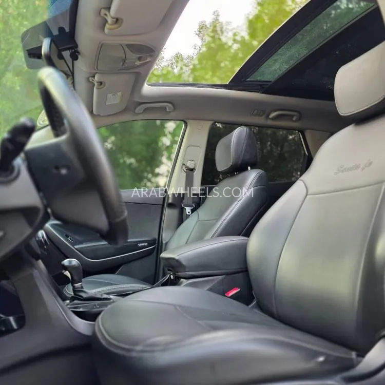 Hyundai Santa Fe 2015 for Sale in Sharjah Image-9