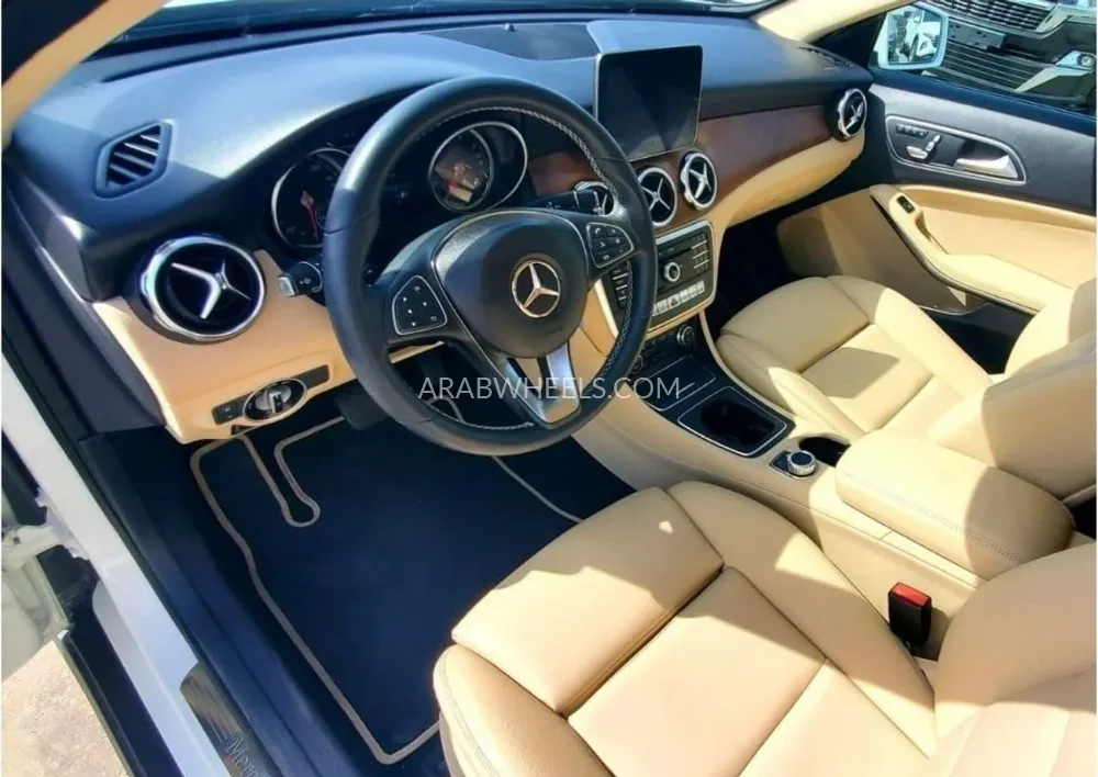 Mercedes Benz GLA 2019 for Sale in Dubai Image-9