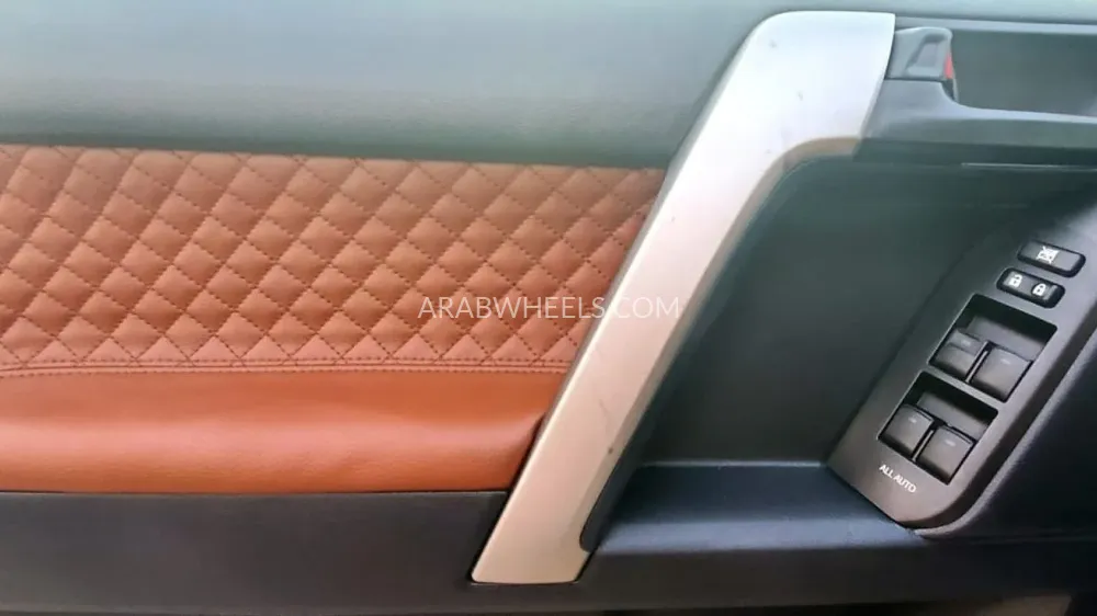 Toyota Land Cruiser Prado 2017 for Sale in Dubai Image-6