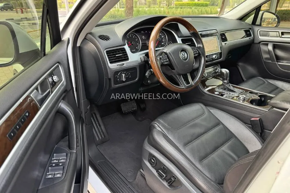 Volkswagen Touareg 2015 for Sale in Dubai Image-4