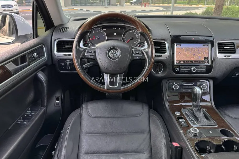 Volkswagen Touareg 2015 for Sale in Dubai Image-6