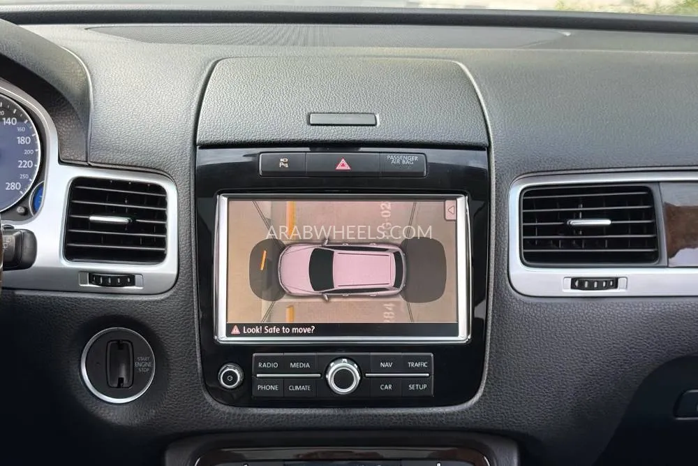 Volkswagen Touareg 2015 for Sale in Dubai Image-8