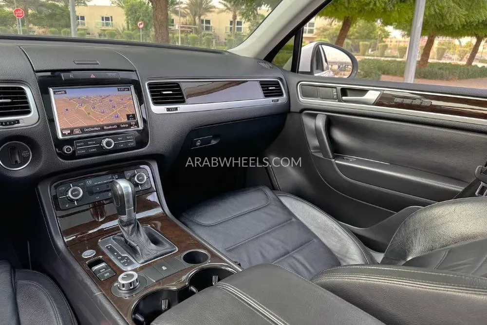 Volkswagen Touareg 2015 for Sale in Dubai Image-10