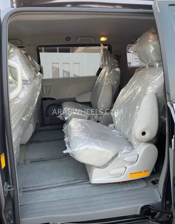 تويوتا سيينا 2013 for Sale in رأس الخيمة Image-7