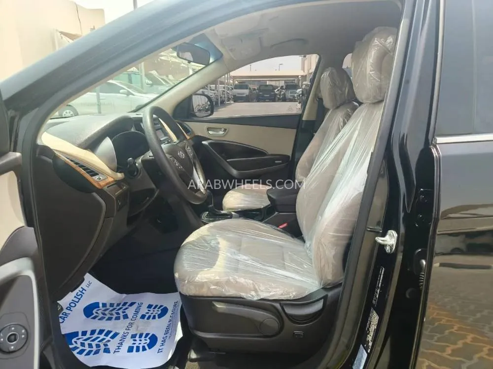 Hyundai Santa Fe 2016 for Sale in Sharjah Image-8