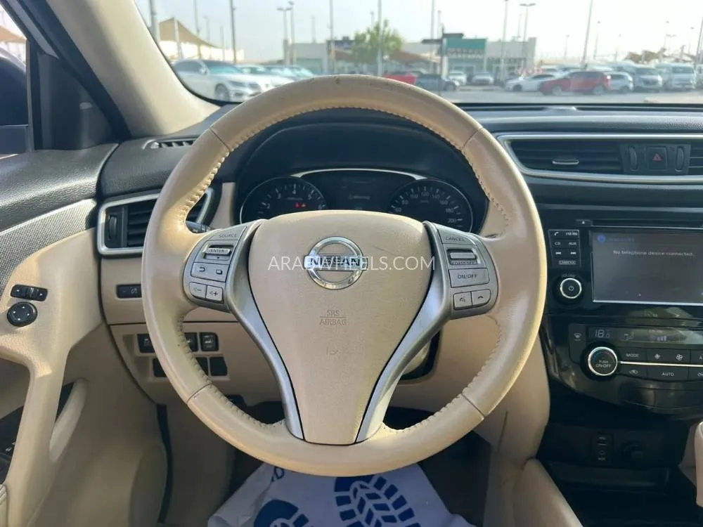 نيسان إكس تريل 2015 for Sale in الشارقة Image-8