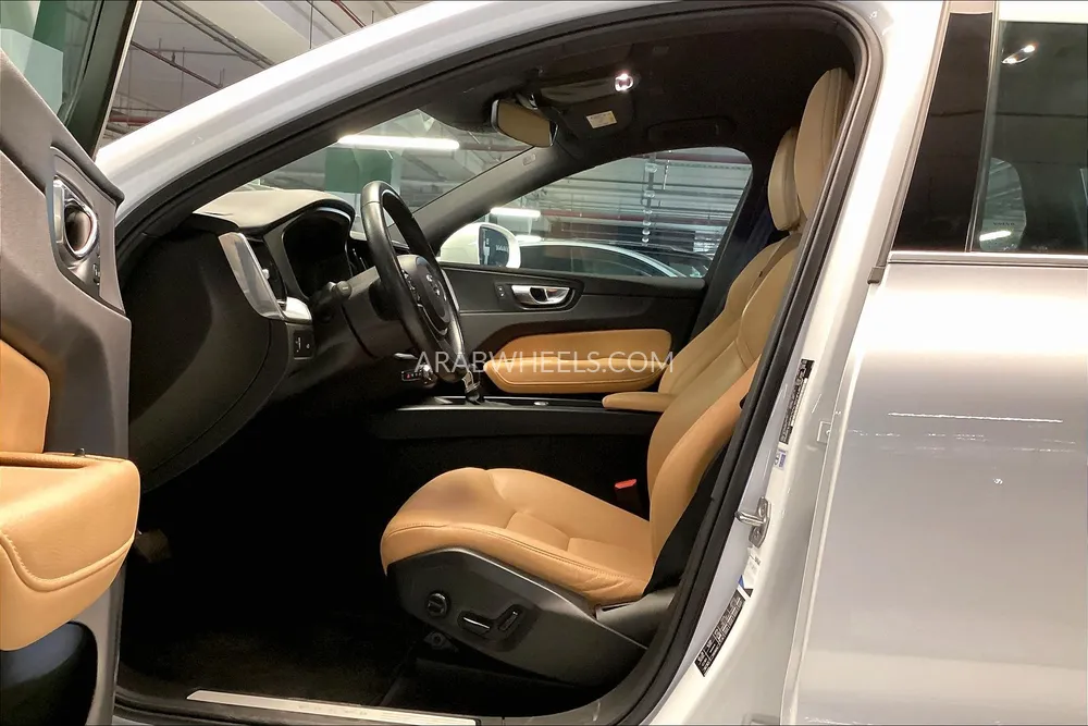 Volvo XC60 2020 for Sale in Sharjah Image-20