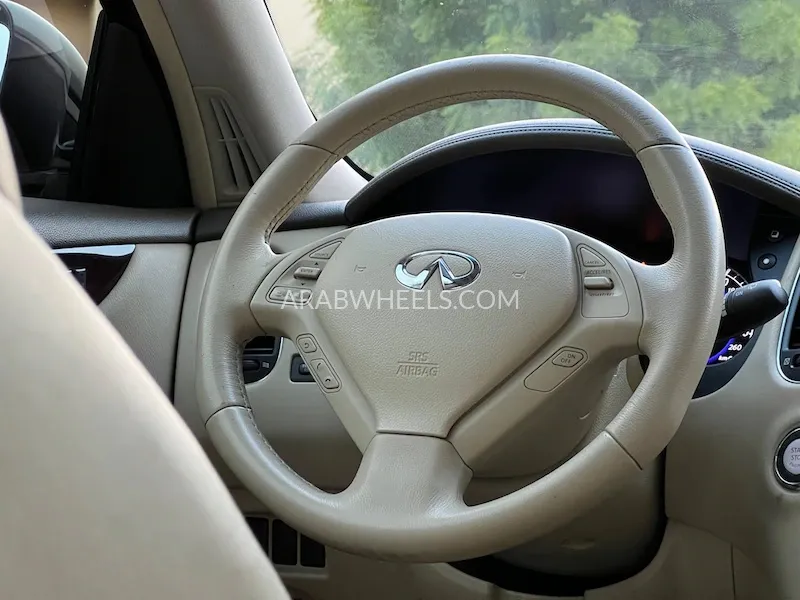 Infiniti QX50 2015 for Sale in Dubai Image-8